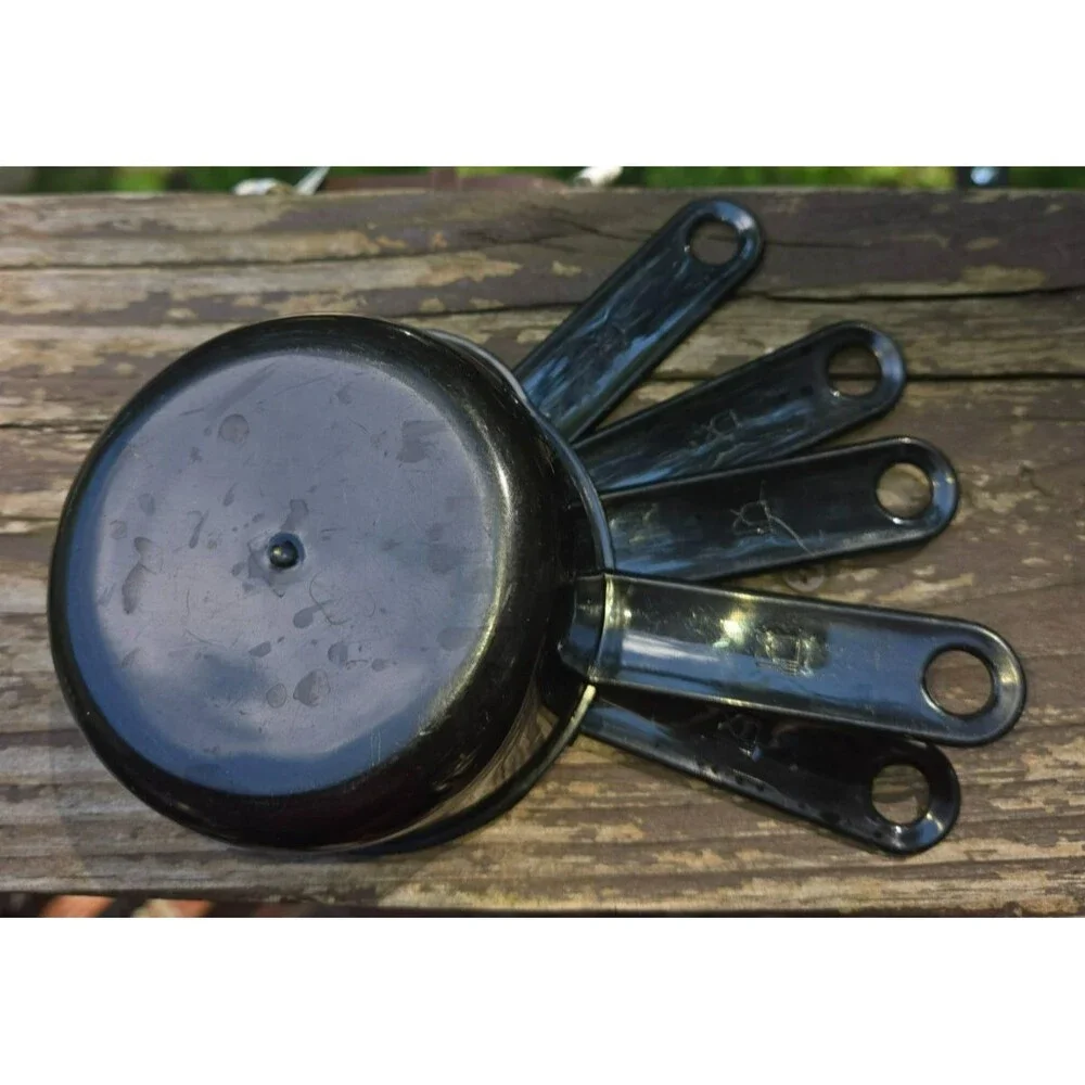 Set of 5 Black Plastic Nesting Measuring Cups (1 Cup to 1/8 Cup)